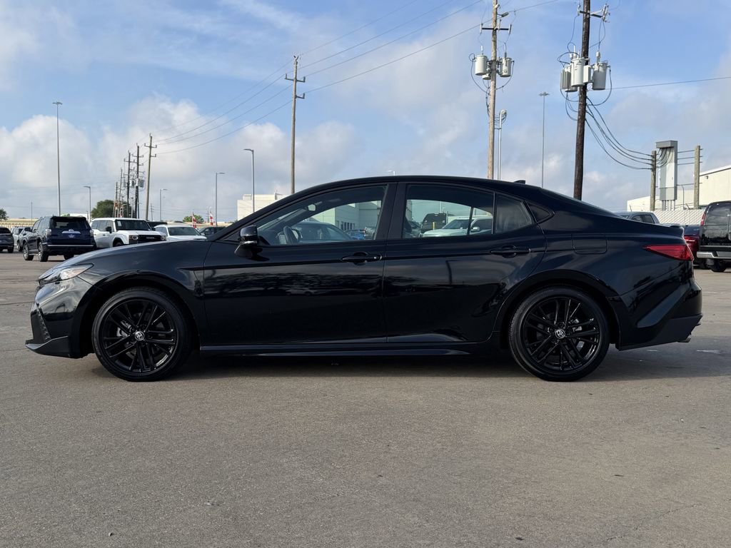 Used 2025 Toyota Camry SE FWD image 6