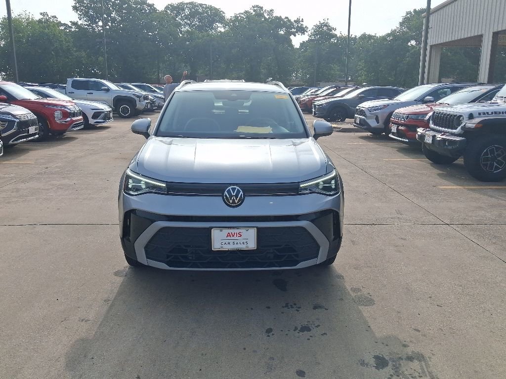 Used 2025 Volkswagen Taos SE AWD/4WD image 5