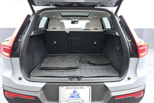 Used 2024 Volvo XC40 B5 Plus w/ Protection Package Premier AWD/4WD image 26