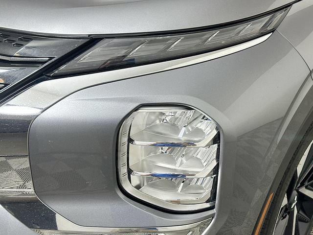 Used 2024 Mitsubishi Outlander SE FWD image 25