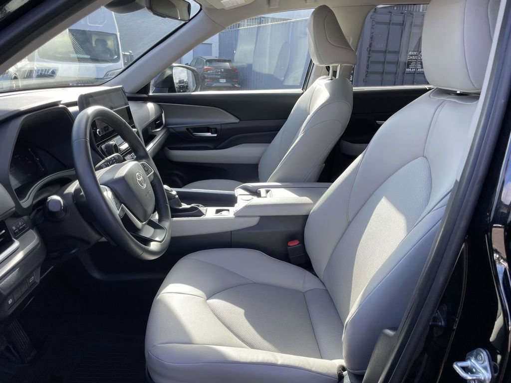 Used 2024 Toyota Grand Highlander XLE image 13