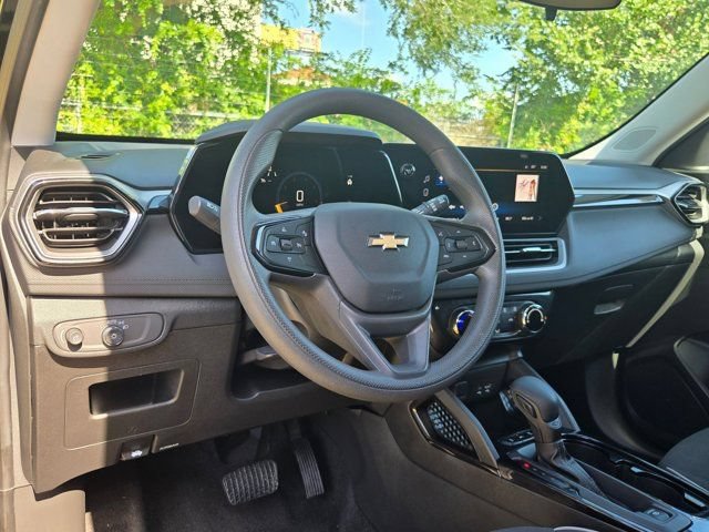 Used 2025 Chevrolet TrailBlazer LT AWD/4WD image 15