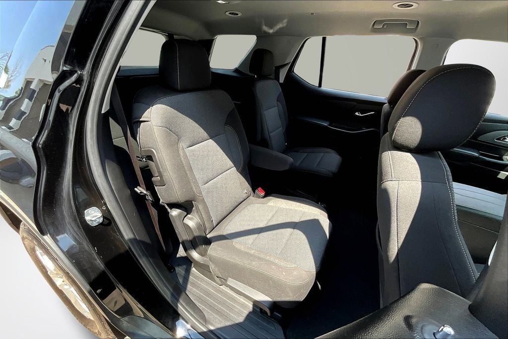 Used 2021 Chevrolet Traverse LT image 24