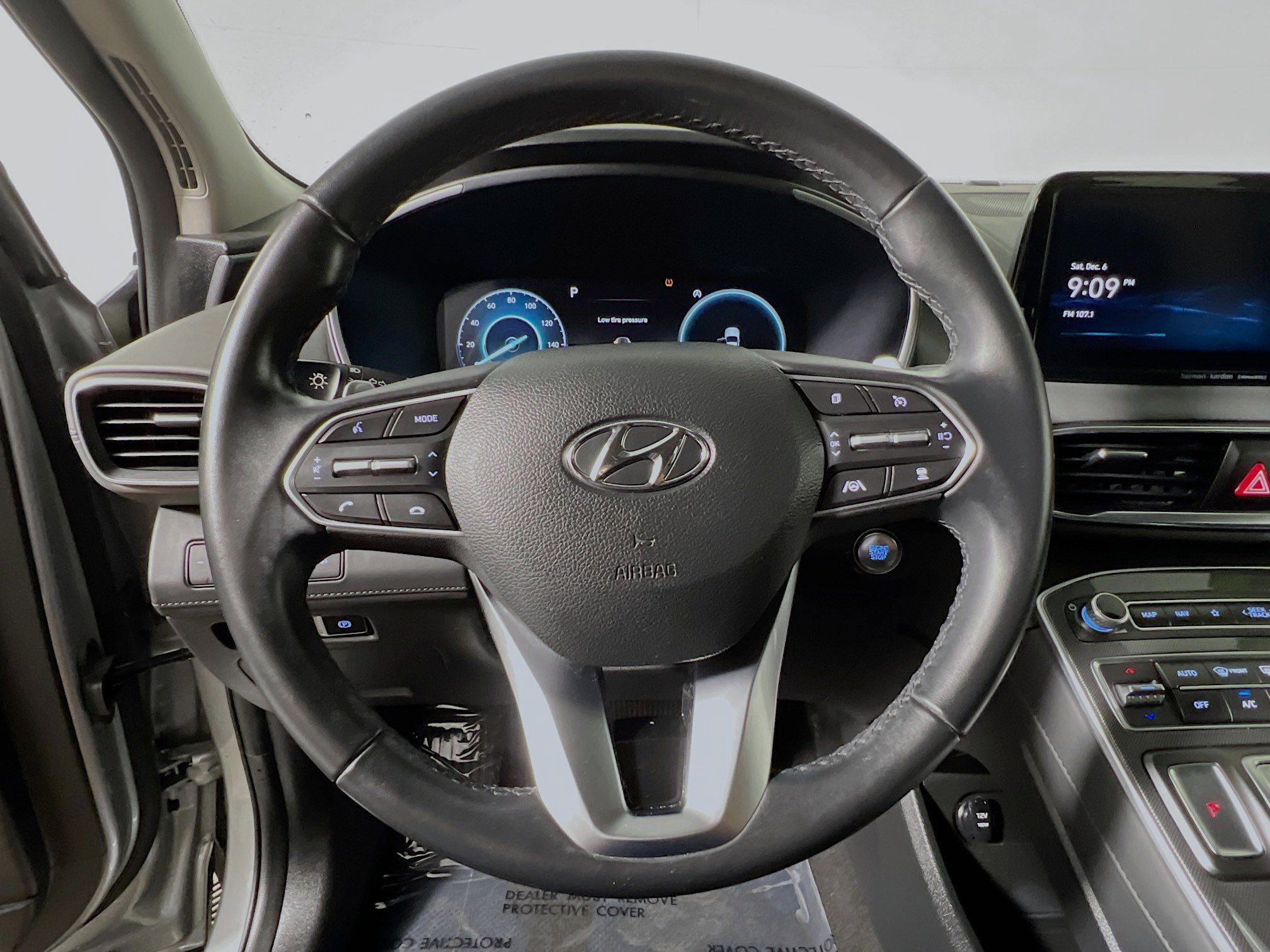 Used 2023 Hyundai Santa Fe SEL w/ Premium Package image 18