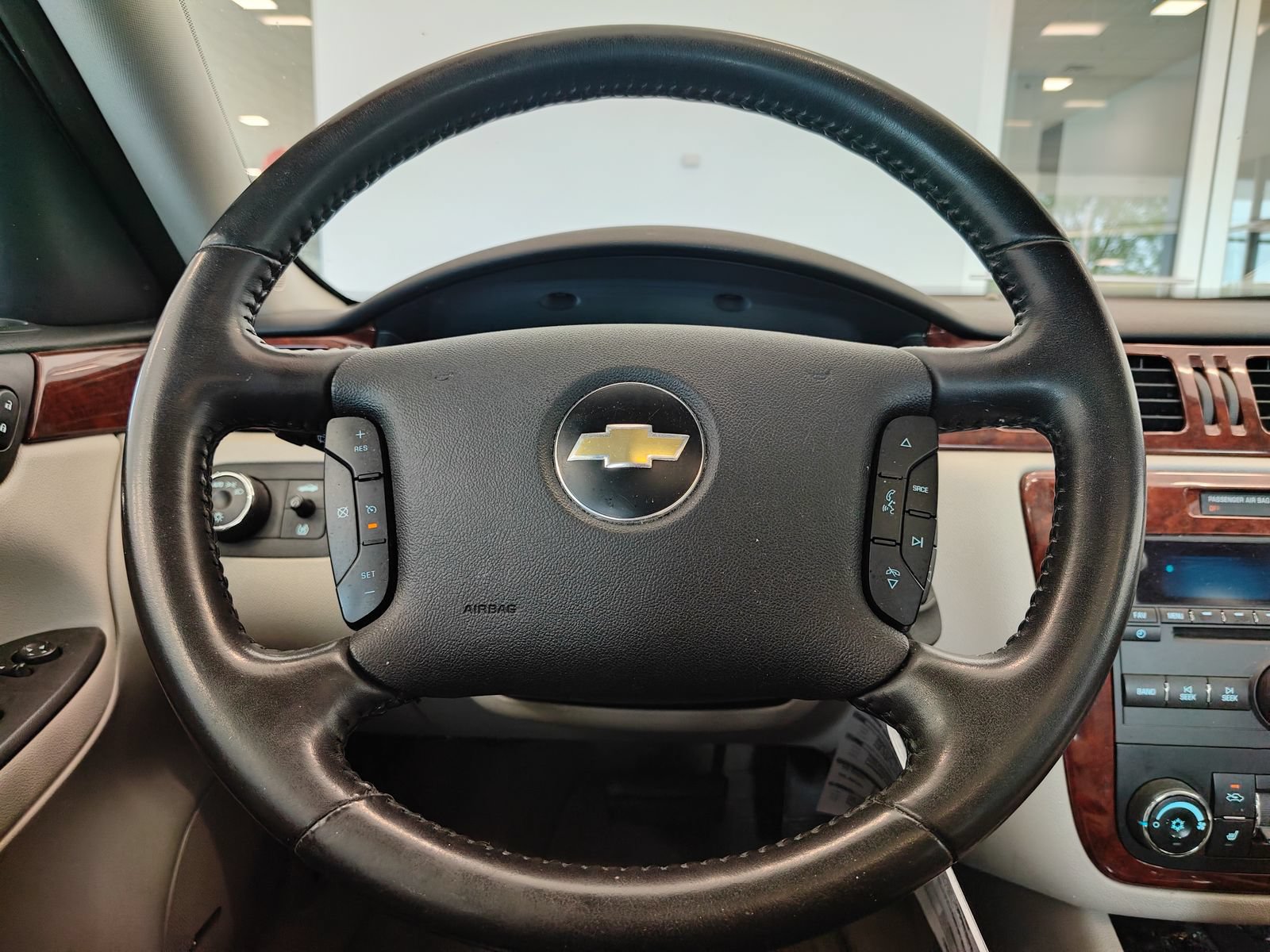 Used 2009 Chevrolet Impala LT w/ Luxury Edition Package FWD image 14
