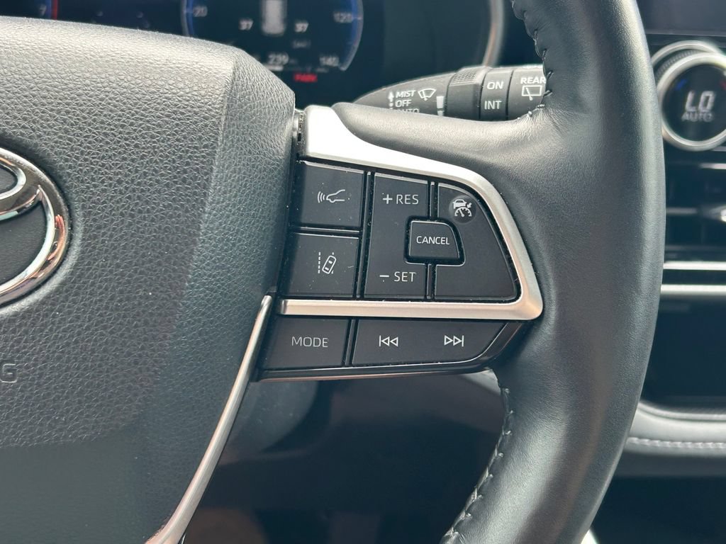 Used 2023 Toyota Highlander Platinum FWD image 44