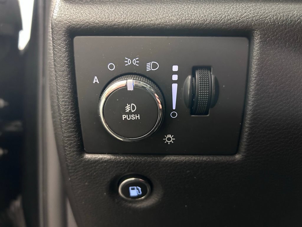 Used 2015 Jeep Grand Cherokee Overland AWD/4WD image 7