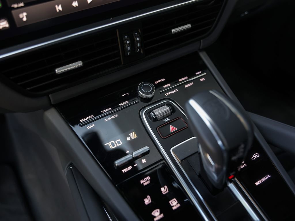 Certified 2022 Porsche Cayenne Turbo AWD/4WD image 22