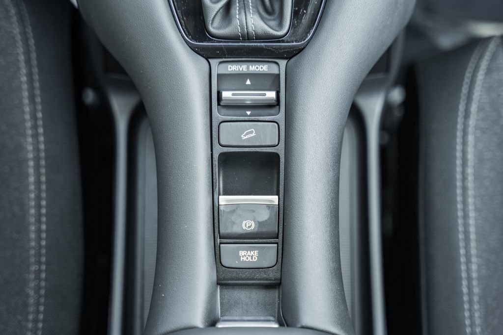 Certified 2025 Honda HR-V LX image 21