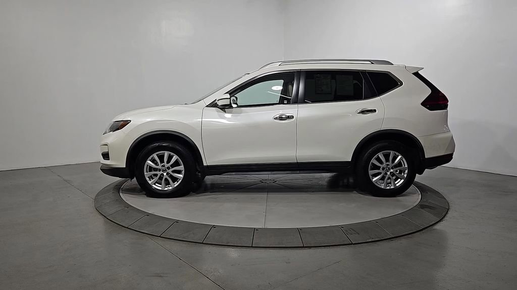 Used 2018 Nissan Rogue SV image 2