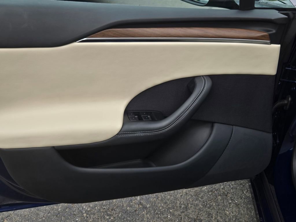 Used 2022 Tesla Model S image 10