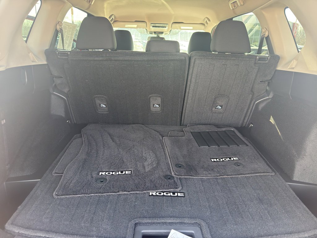 Used 2025 Nissan Rogue SV image 34