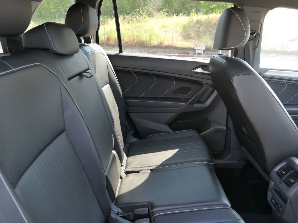 Used 2022 Volkswagen Tiguan SE R-Line FWD image 25