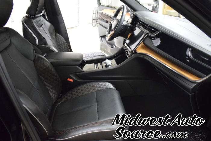 Used 2024 Jeep Grand Cherokee Summit image 39