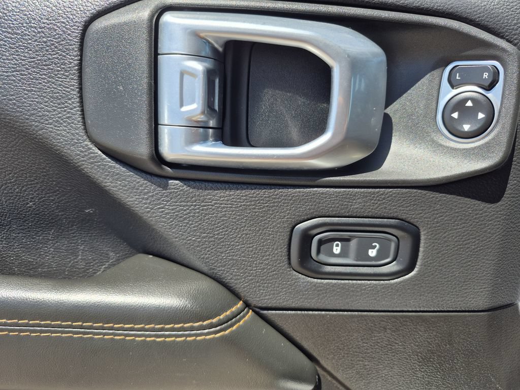Used 2024 Jeep Wrangler Unlimited Sahara AWD/4WD image 8