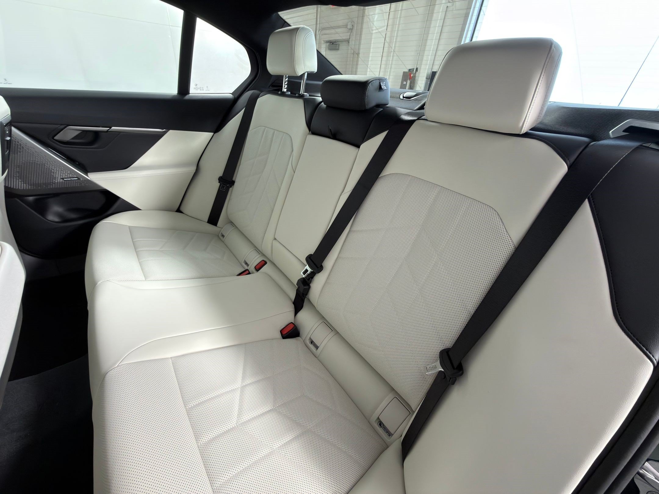 Used 2026 BMW 530i w/ Convenience Package RWD image 28