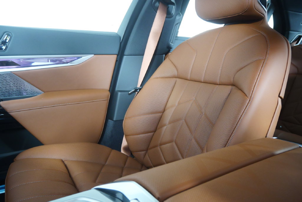 New 2026 BMW 750e xDrive w/ Executive Package AWD/4WD image 24