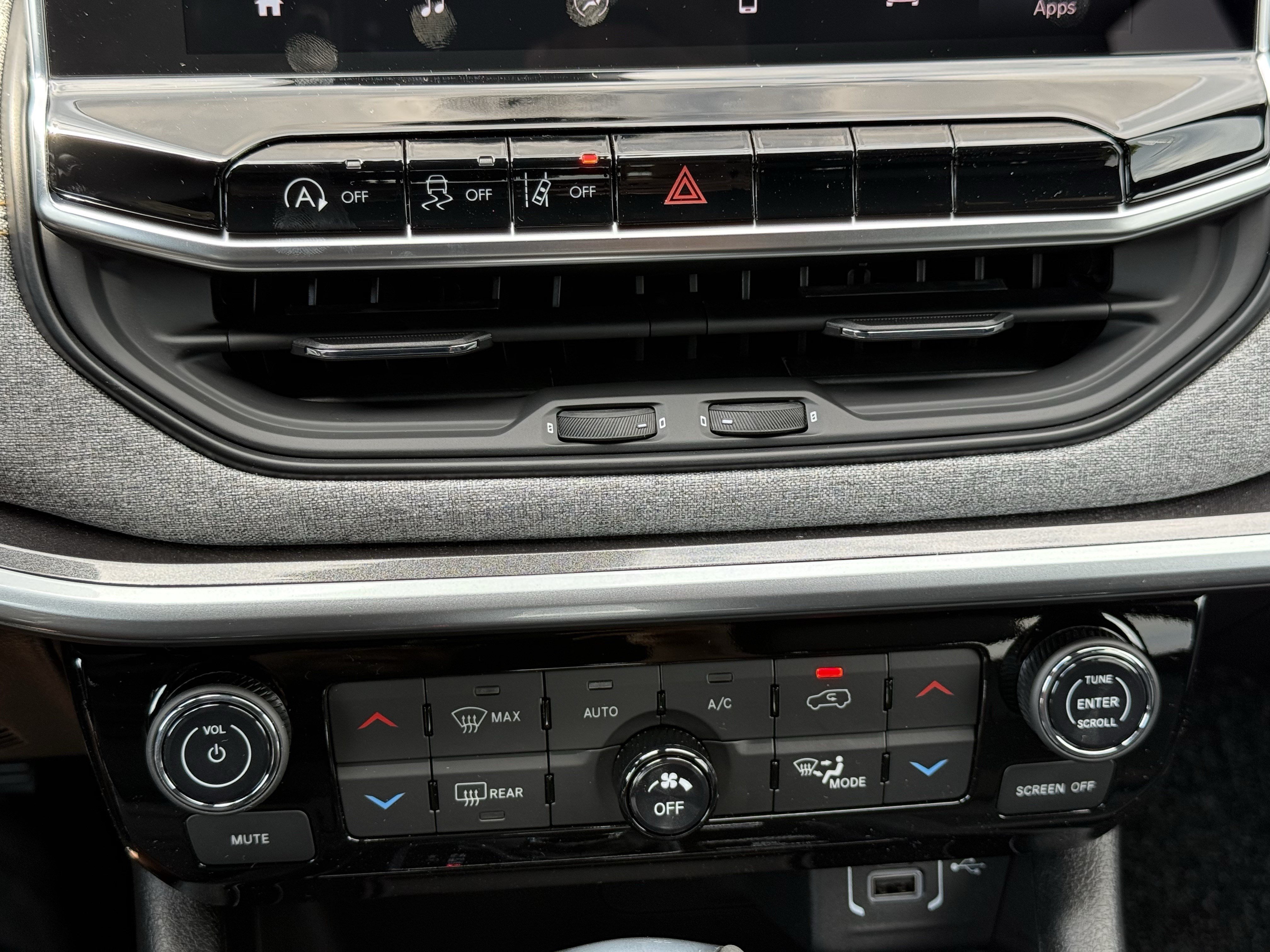 New 2026 Jeep Compass Latitude AWD/4WD image 26