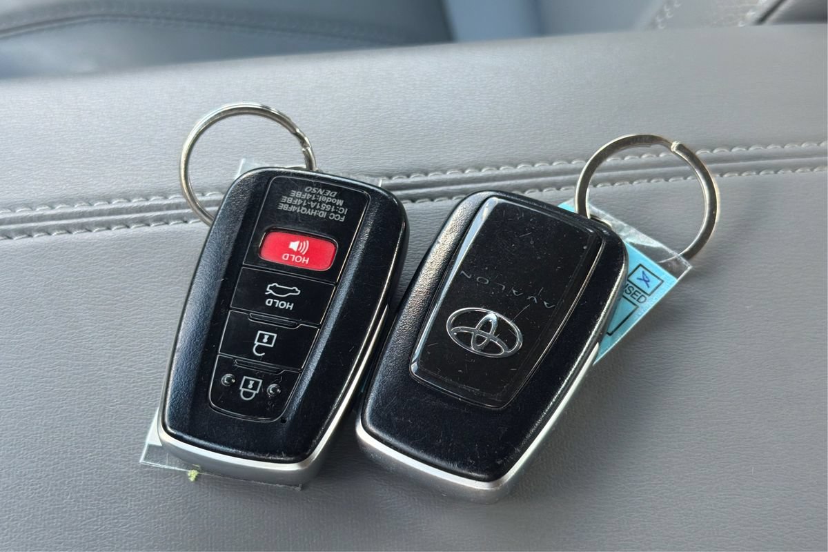 Used 2019 Toyota Avalon XLE w/ Moonroof Package FWD image 36