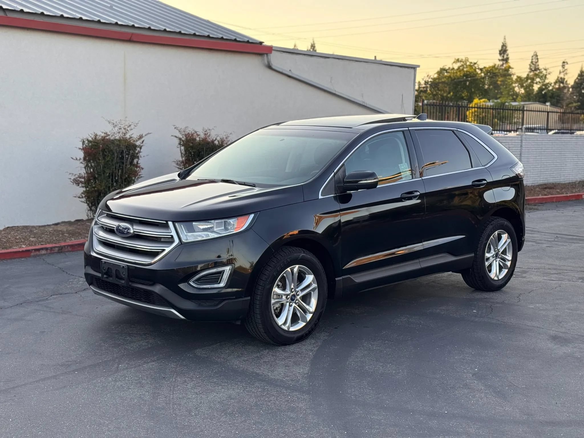Used 2016 Ford Edge SEL w/ Equipment Group 201A FWD image 2