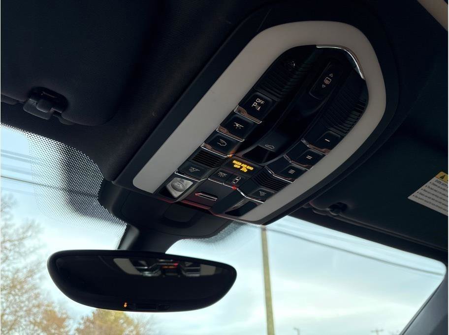 Used 2017 Porsche Cayenne Platinum Edition image 23