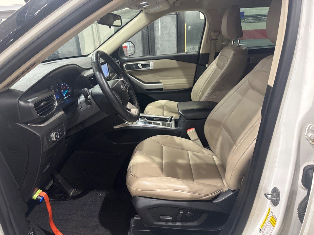 Used 2022 Ford Explorer XLT w/ Equipment Group 202A RWD image 5
