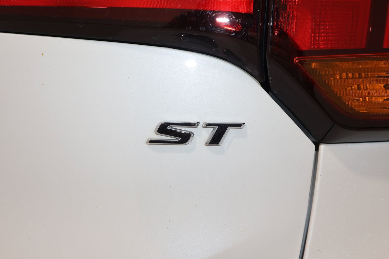 Certified 2023 Buick Encore GX Select w/ Sport Touring Package image 34