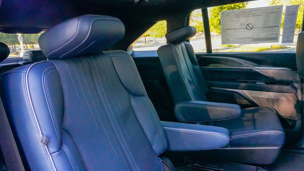 New 2025 Cadillac Escalade IQ Sport 2 w/ LPO, ONYX Package image 16