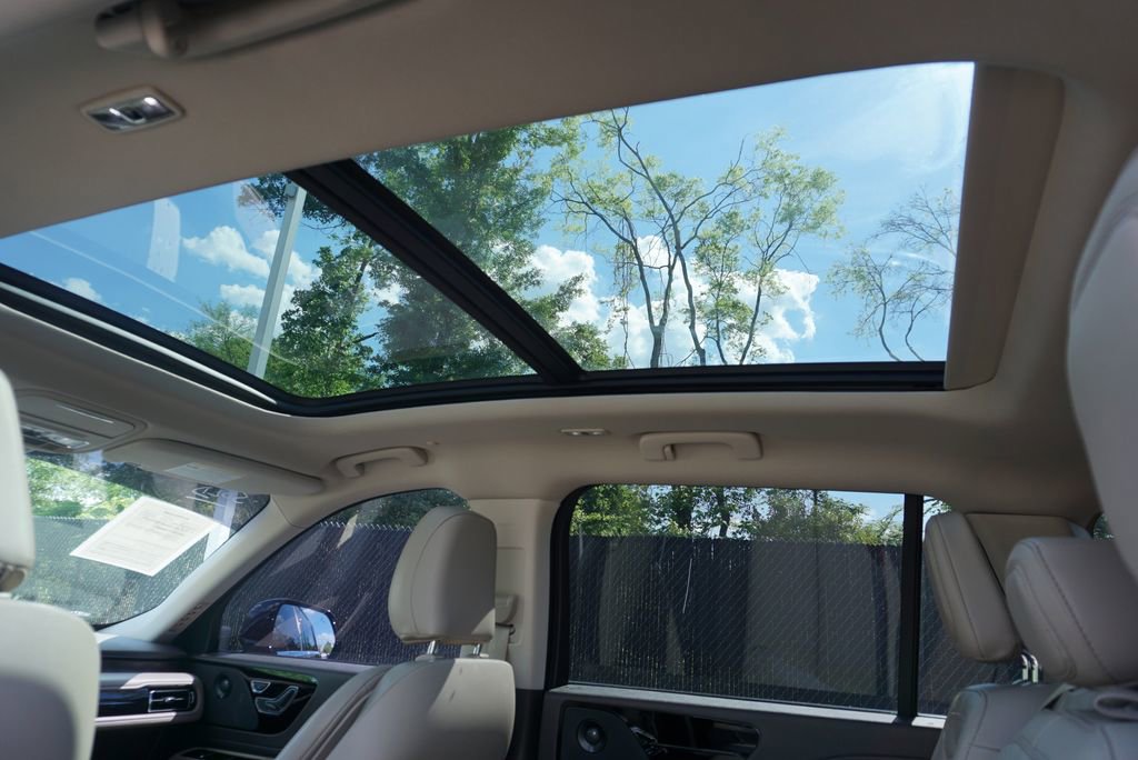 Used 2023 Lincoln Aviator Reserve w/ Equipment Group 201A AWD/4WD image 16
