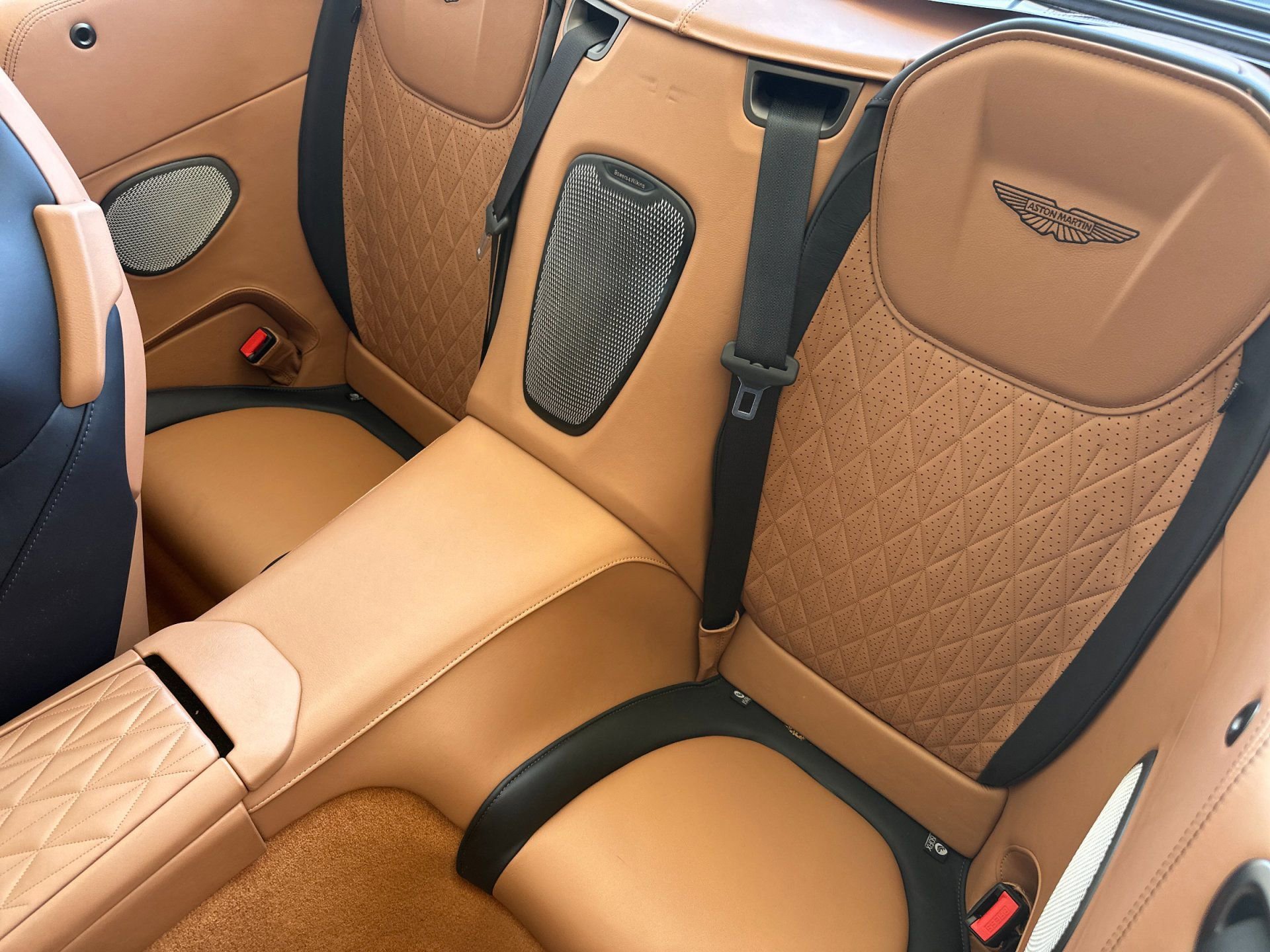 Used 2025 Aston Martin DB12 Convertible RWD image 15