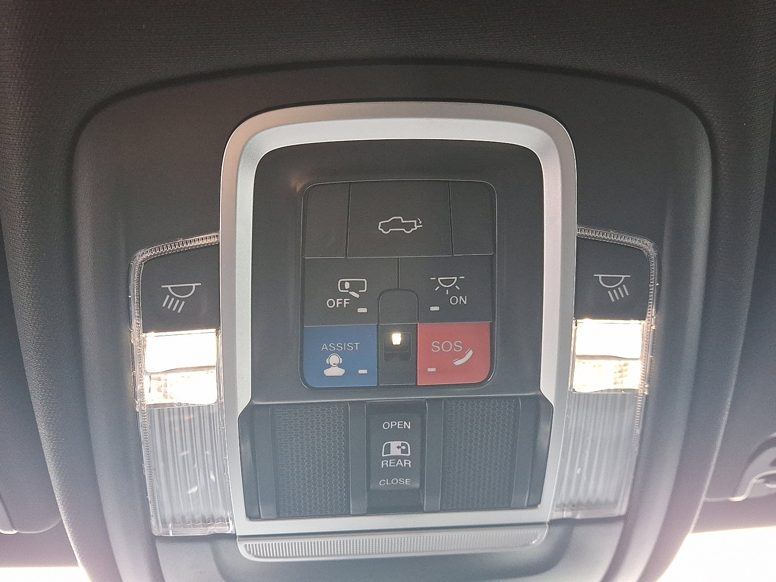 Used 2024 RAM 1500 Laramie image 25