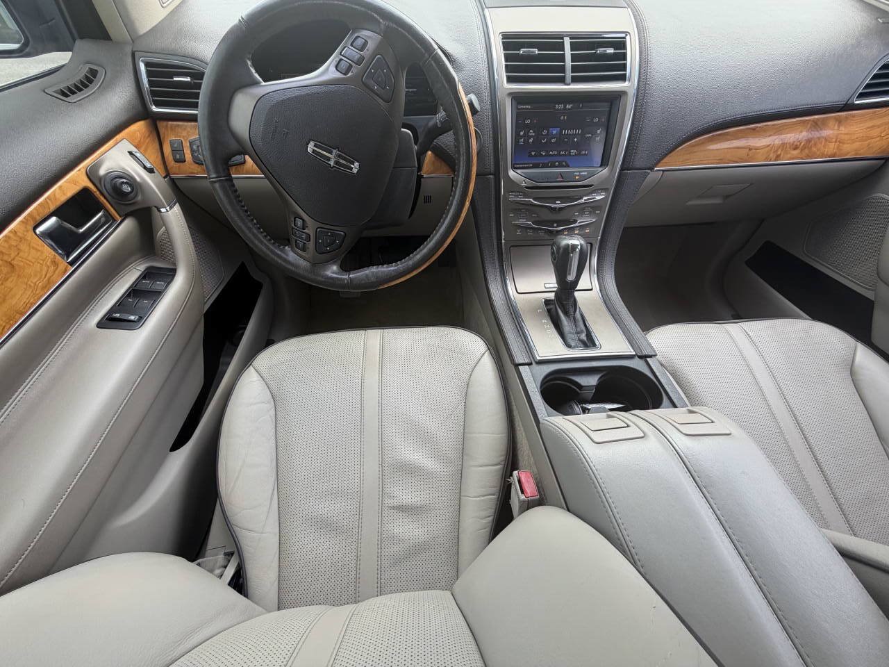 Used 2011 Lincoln MKX 2WD w/ 102A Rapid Spec Order Code image 12