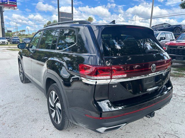 Used 2025 Volkswagen Atlas SE AWD/4WD image 3