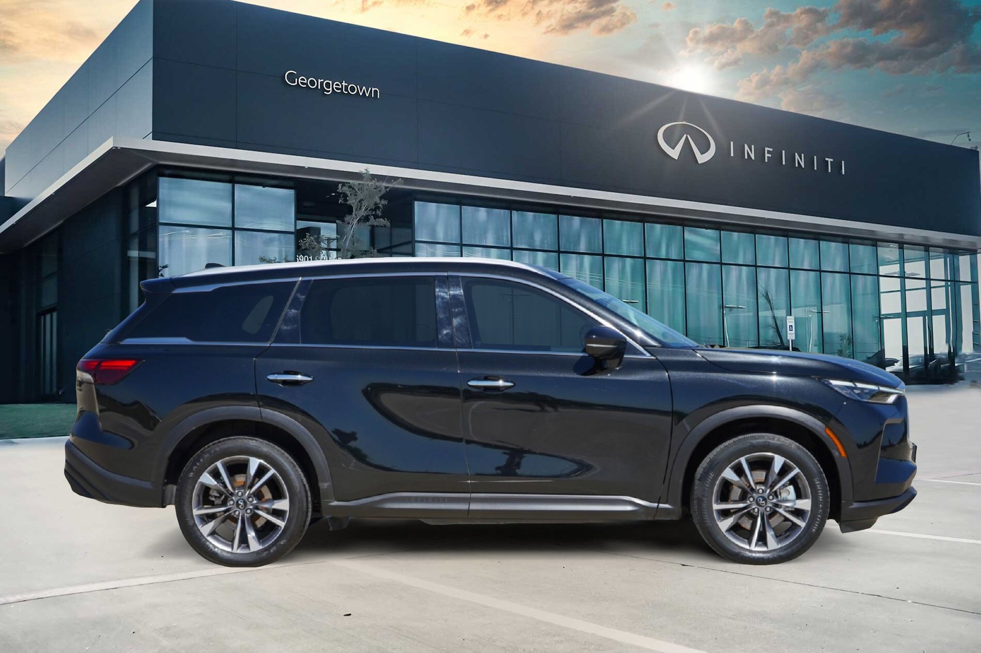 Certified 2023 INFINITI QX60 Luxe w/ Performance Audio Package image 3