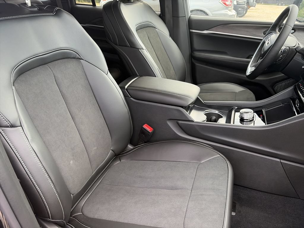 New 2026 Jeep Grand Cherokee Altitude RWD image 34
