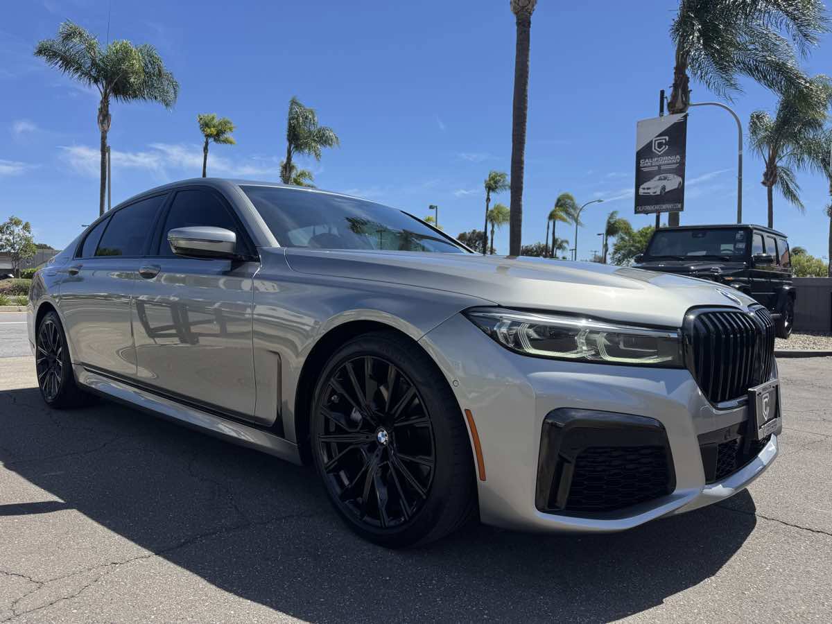 Used 2020 BMW 740i w/ M Sport Package image 10