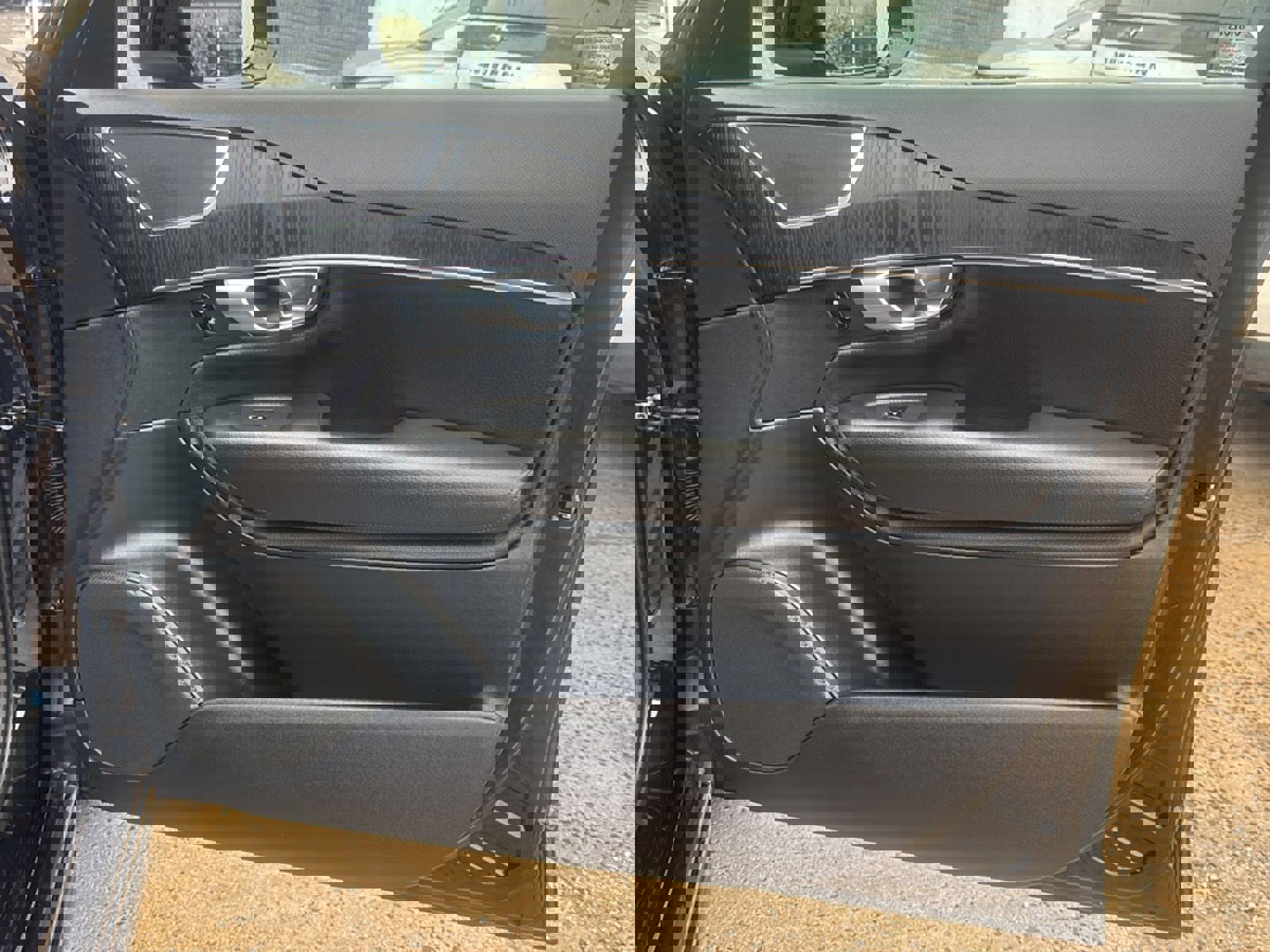 Used 2020 Volvo XC90 T6 Momentum w/ Protection Package Premier image 19