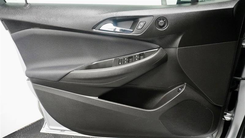 Used 2018 Chevrolet Cruze LS image 28