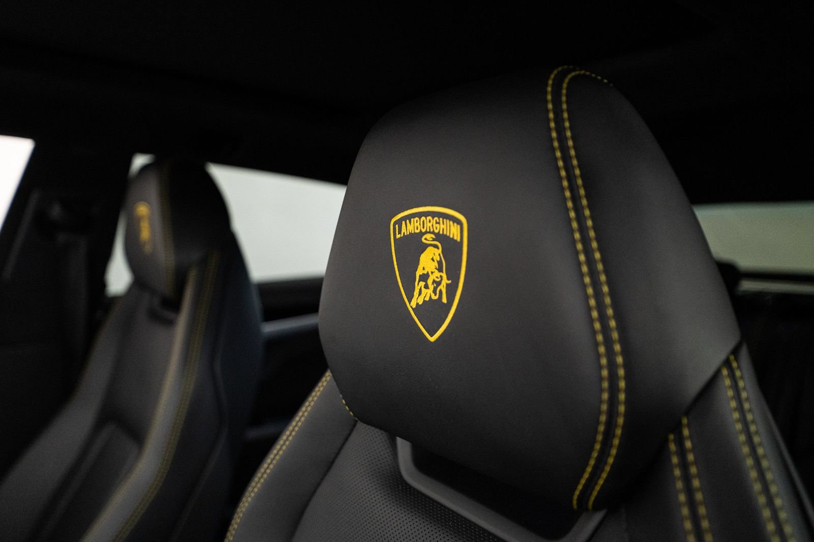 Used 2020 Lamborghini Urus AWD/4WD image 22