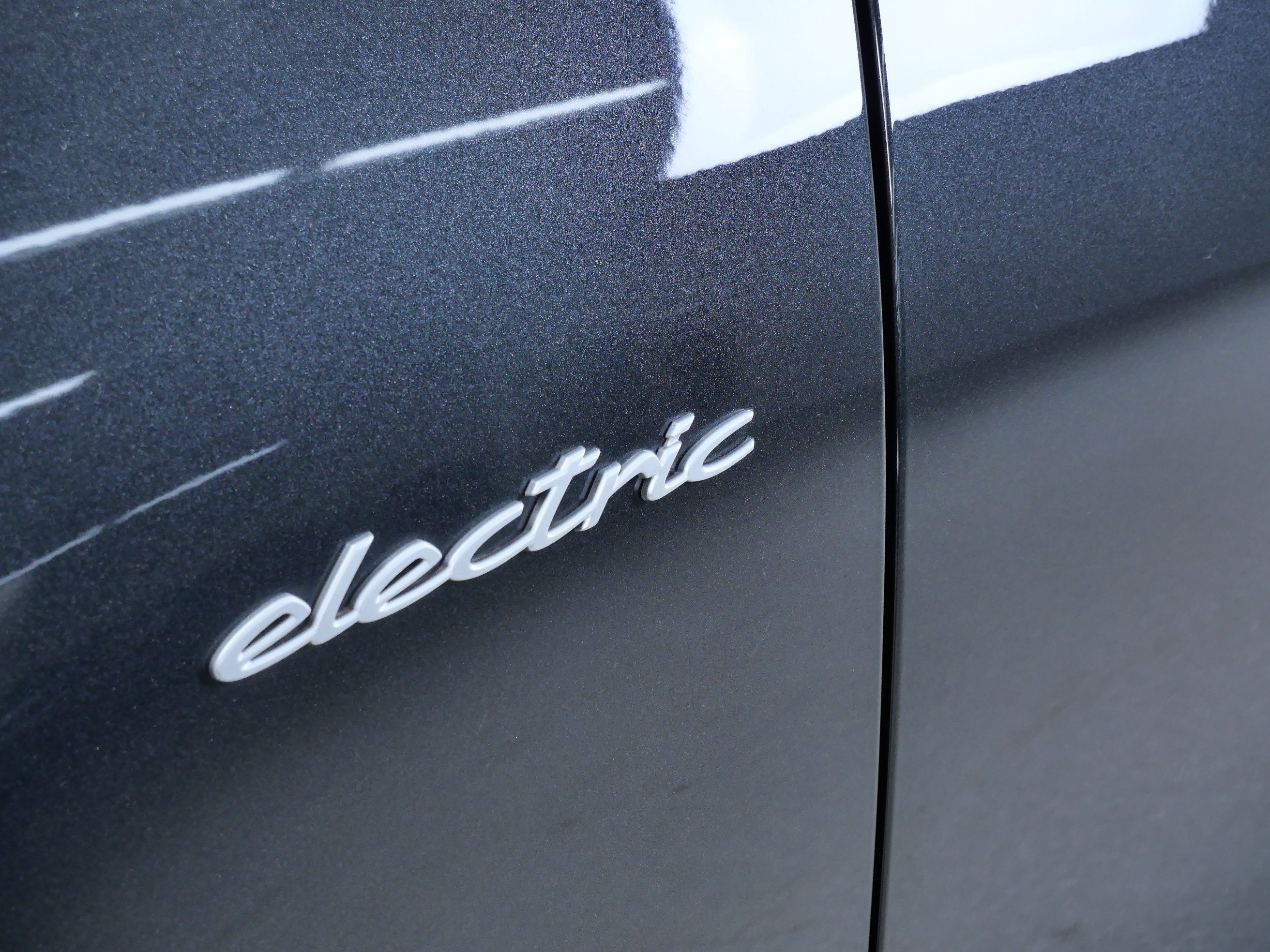 Used 2025 Porsche Macan 4 Electric w/ Premium Package AWD/4WD image 14