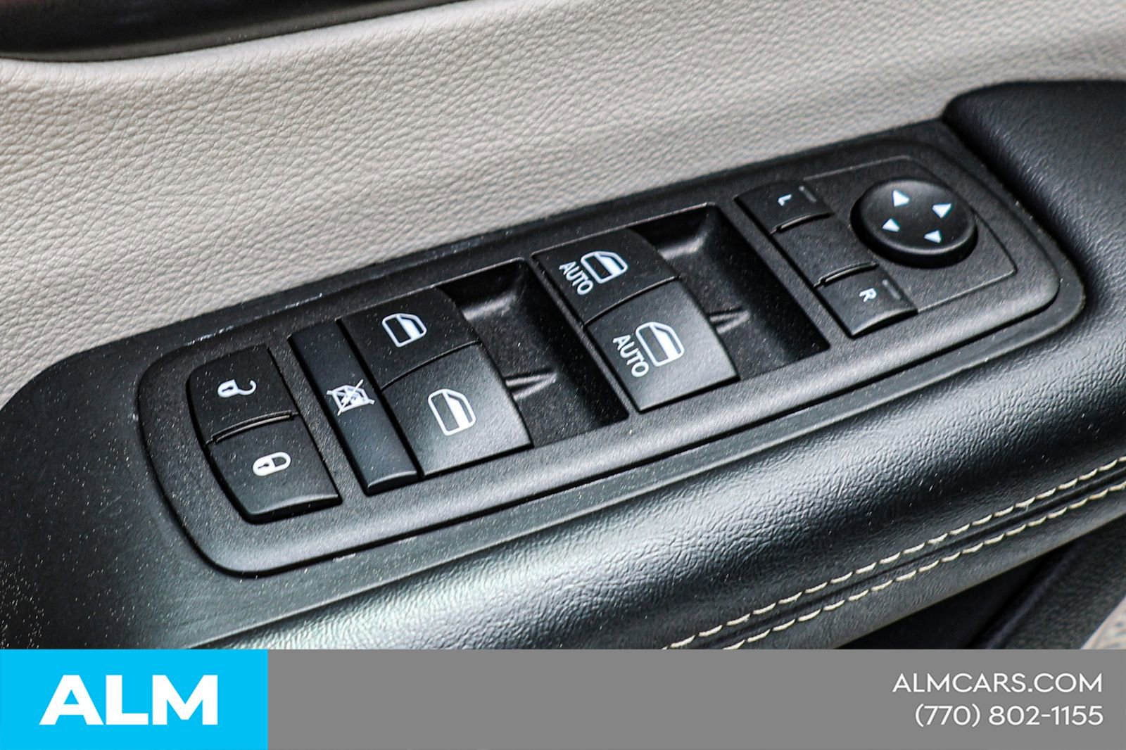 Used 2024 Chrysler Pacifica Touring-L image 39