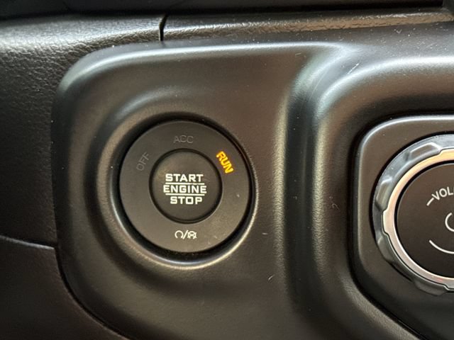 Used 2022 Jeep Wrangler Unlimited Sahara AWD/4WD image 28