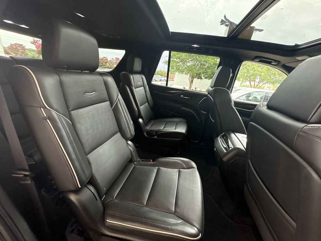Certified 2022 Cadillac Escalade Premium Luxury AWD/4WD image 28