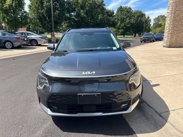 Used 2023 Kia Niro Wave FWD image 2