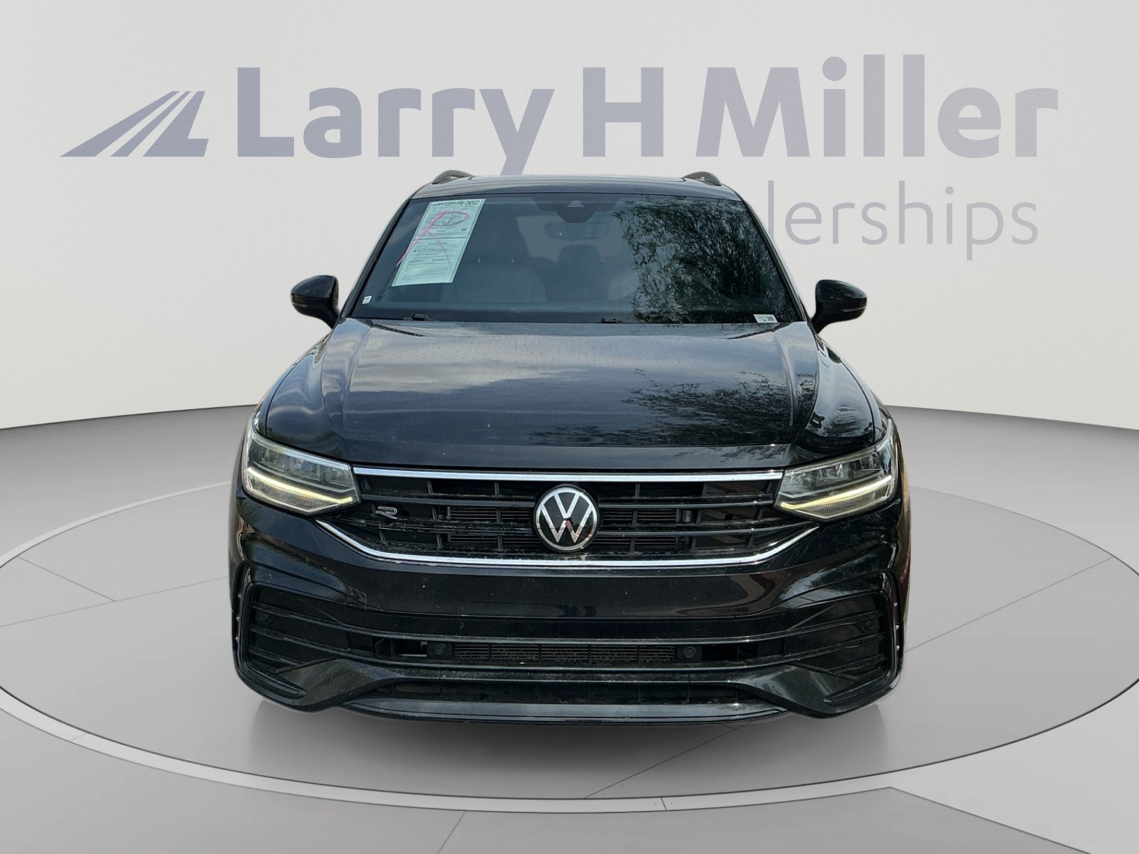 Used 2022 Volkswagen Tiguan SE R-Line FWD image 8