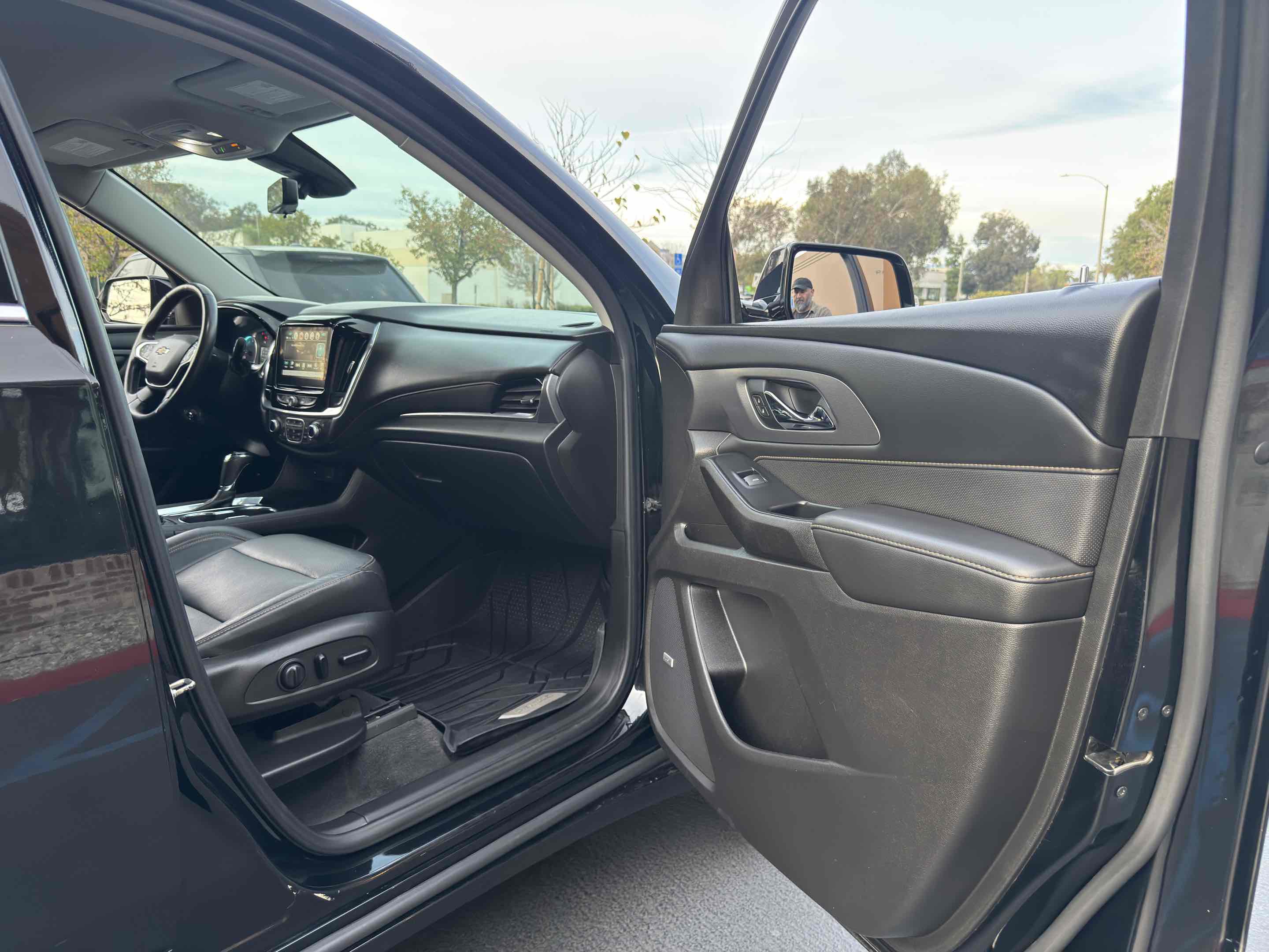 Used 2018 Chevrolet Traverse Premier w/ LPO, Black Accent Package image 46