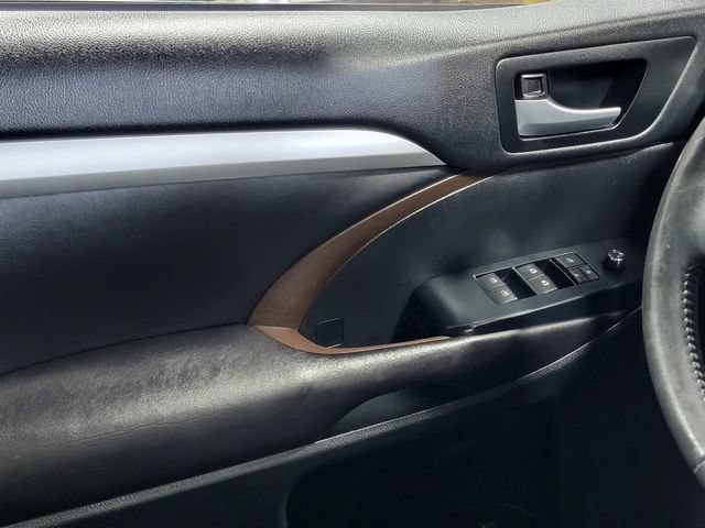 Used 2017 Toyota Highlander XLE AWD/4WD image 23