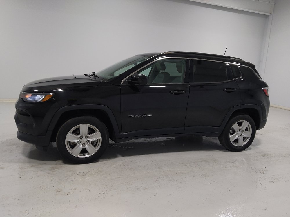 Used 2022 Jeep Compass Latitude w/ Sun and Sound Group AWD/4WD image 2