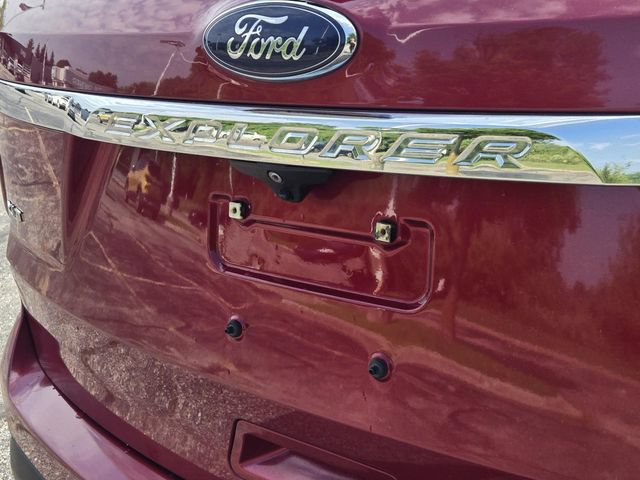 Used 2016 Ford Explorer XLT w/ Equipment Group 202A FWD image 9