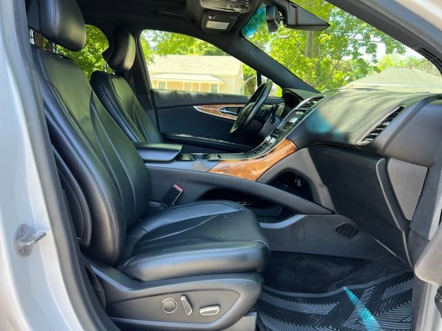 Used 2016 Lincoln MKX Reserve w/ Technology Package FWD image 21